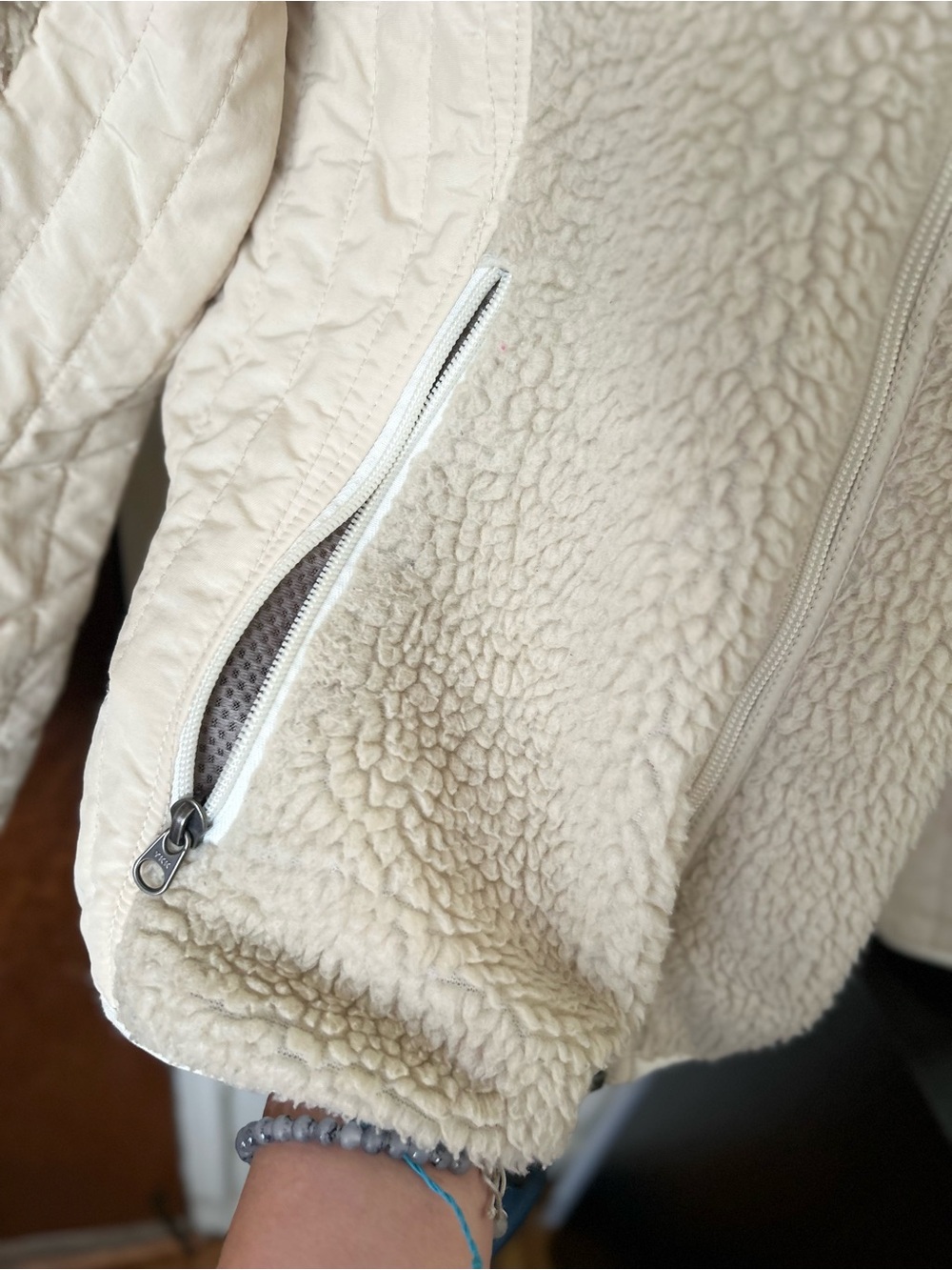 Patagonia Kids Cream Sherpa Puffer Jacket - Full Zip, Sz M - Picture 5 of 7